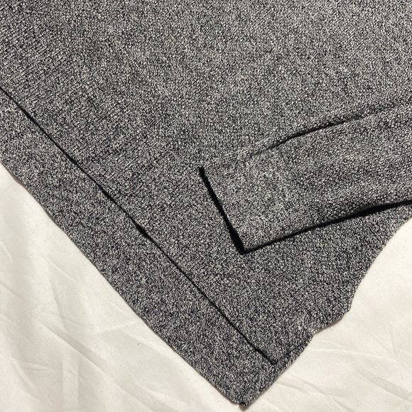 GAP V Neck Sweater. Black, Gray & White Heather. Size Small - Picture 5 of 9